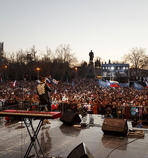 18 марта Концерт посвященный воссоединению Крыма с Россией на пл. Нахимова - компания Кейтеринг Фреш