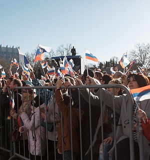 18 марта Концерт посвященный воссоединению Крыма с Россией на пл. Нахимова - компания Кейтеринг Фреш